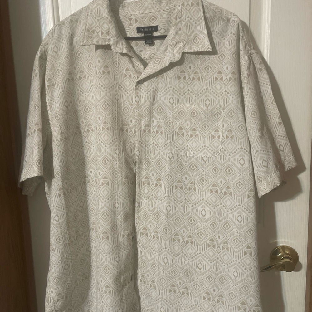 Men’s Van Heusen short sleeves shirt